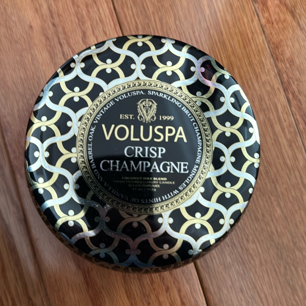Voluspa crisp champagne candle